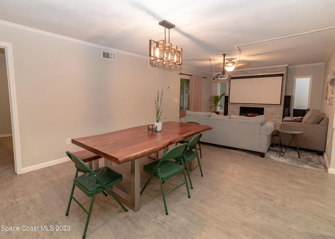 Photo of 800 Mark David Boulevard