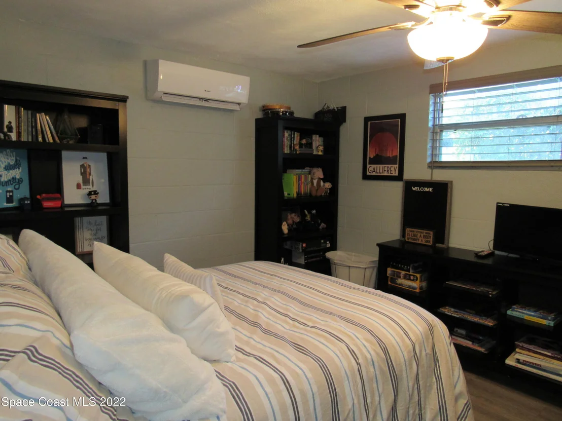 Photo of 920 Forest Road