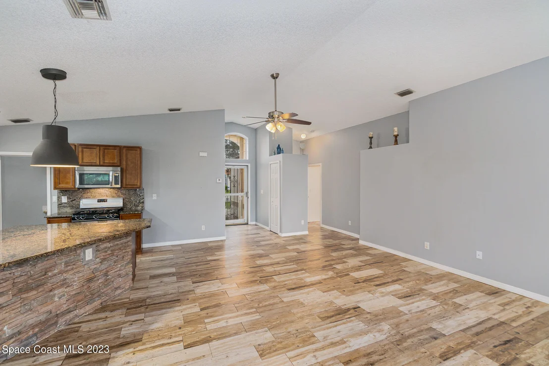Photo of 2901 Saint James Lane