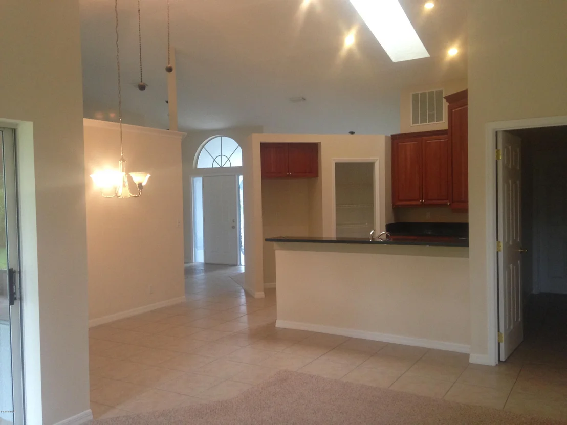 Photo of 977 Somerset Lane