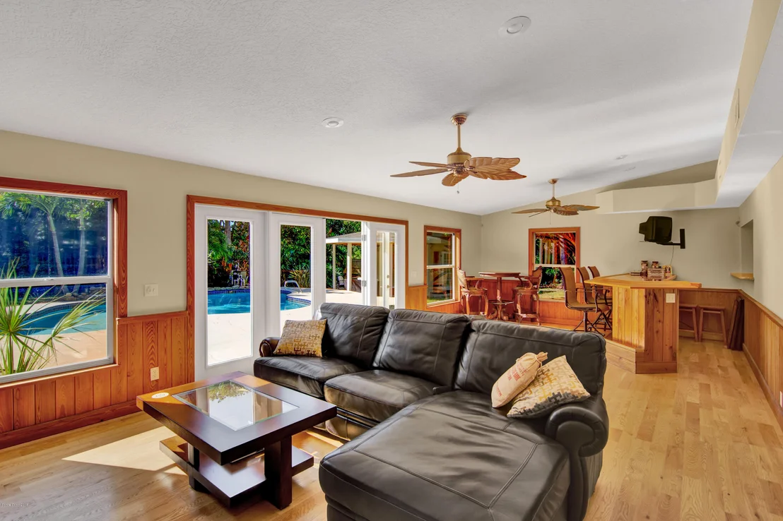 Photo of 413 Sunset Boulevard