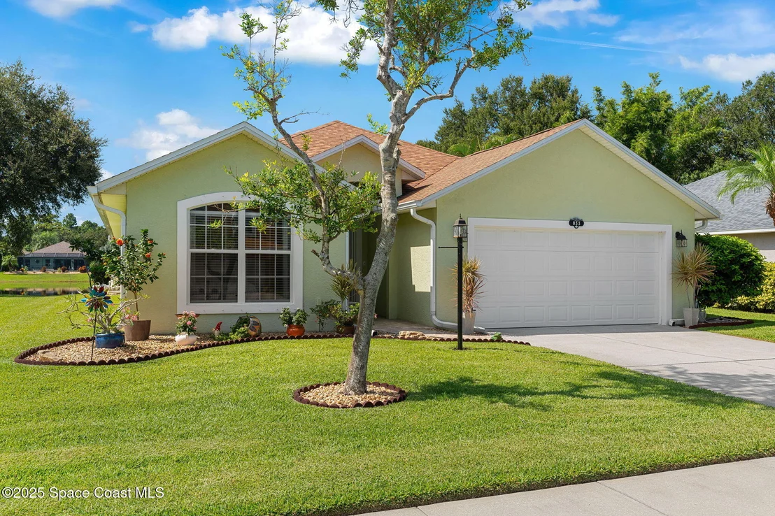 Photo of 833 Tavernier Circle NE