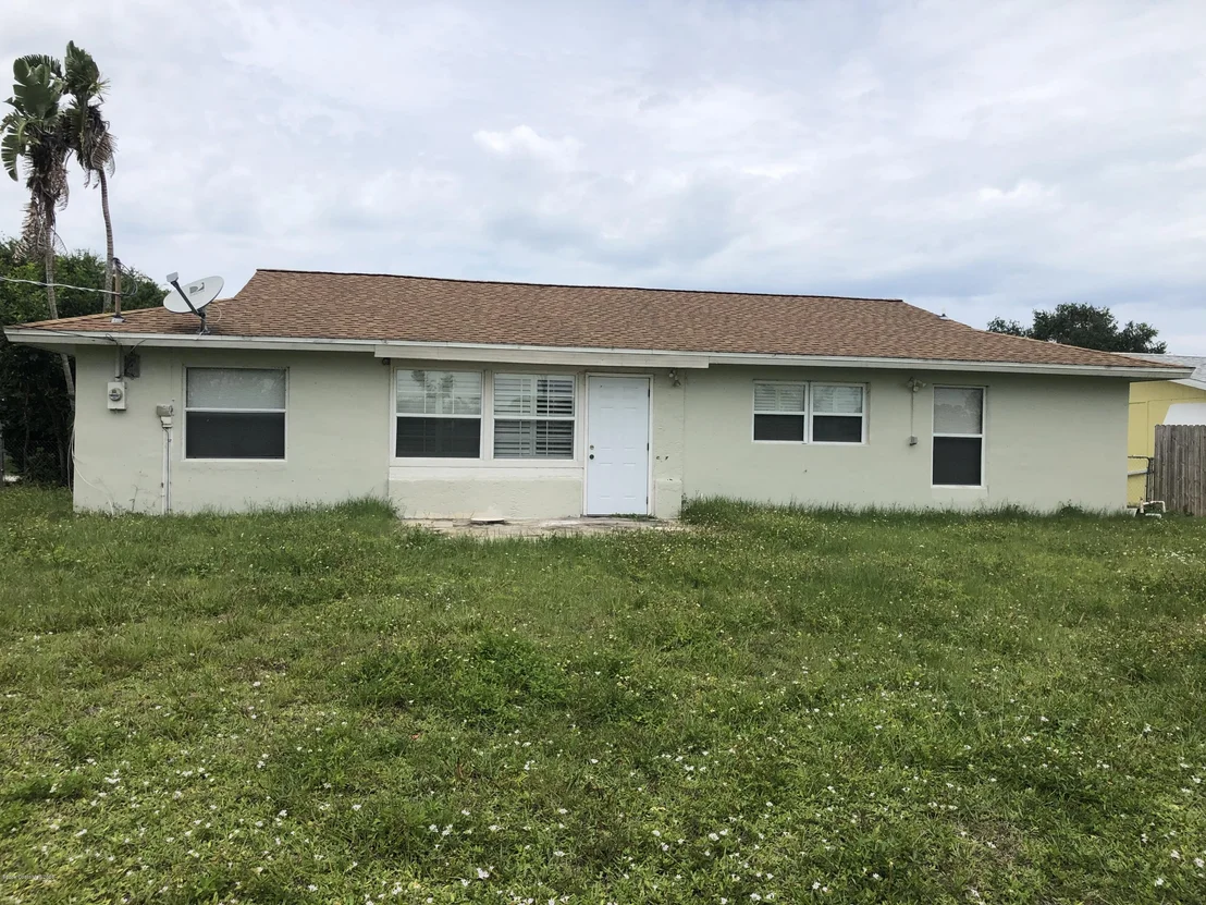 Photo of 3290 Edgewood Drive NE