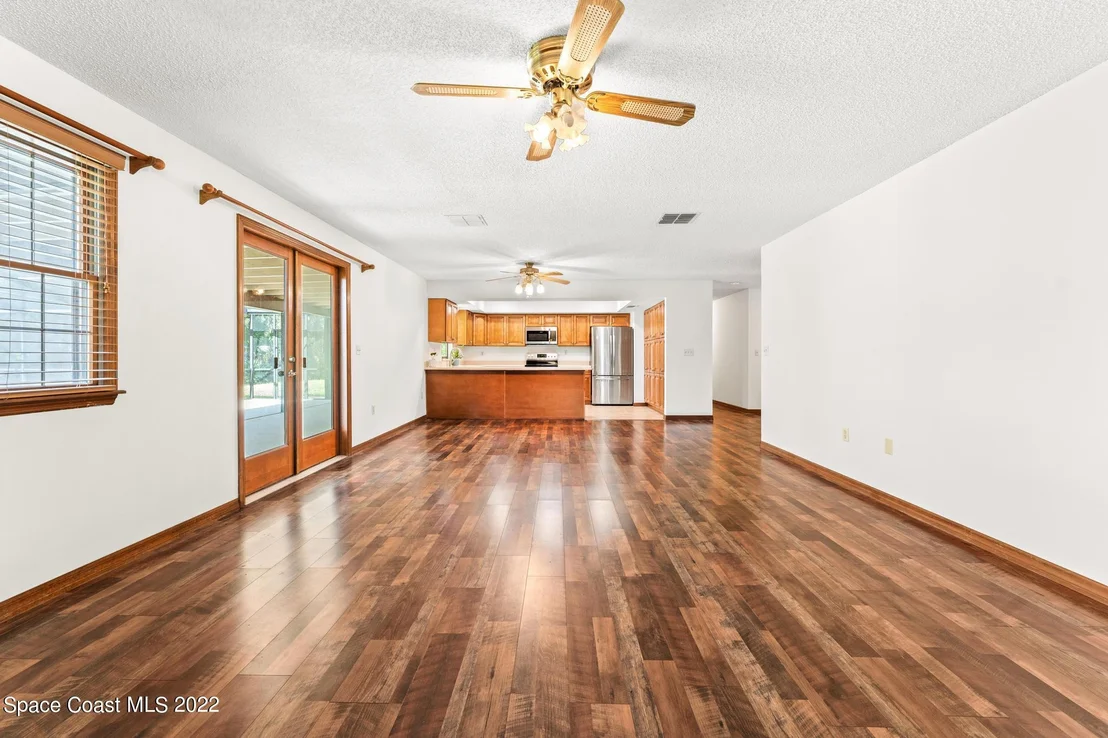 Photo of 1807 Live Oak Drive N