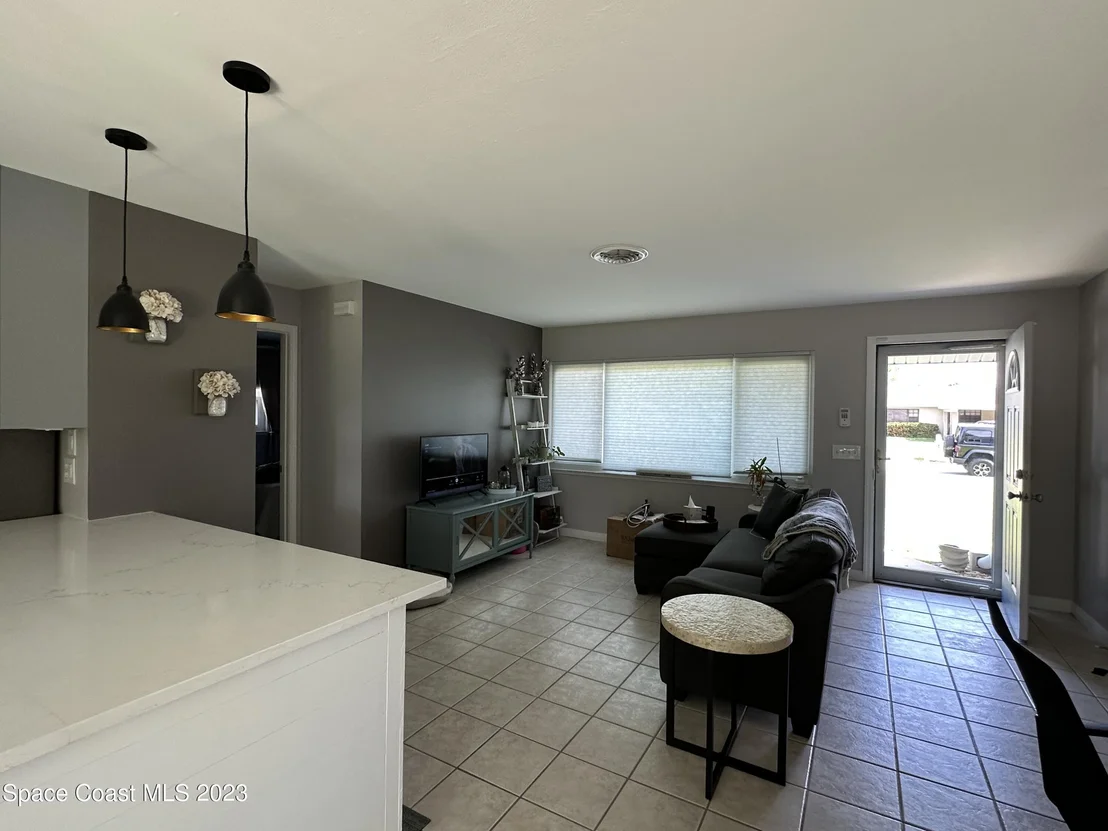 Photo of 989 Cardon Drive