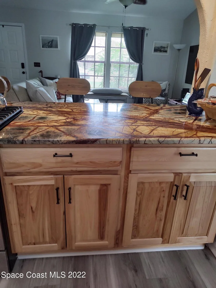 Photo of 1231 W Walnut Grove Way