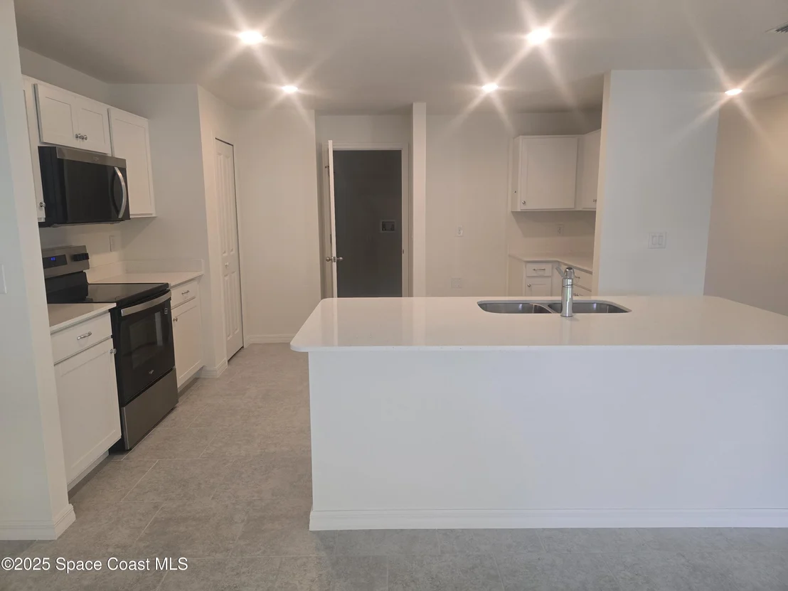 Photo of 971 SW Richmond Circle SW