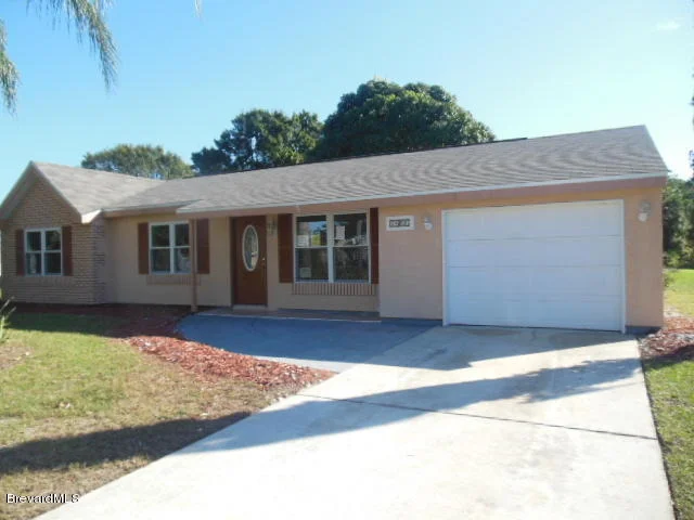 Photo of 1401 NE Mariposa Drive