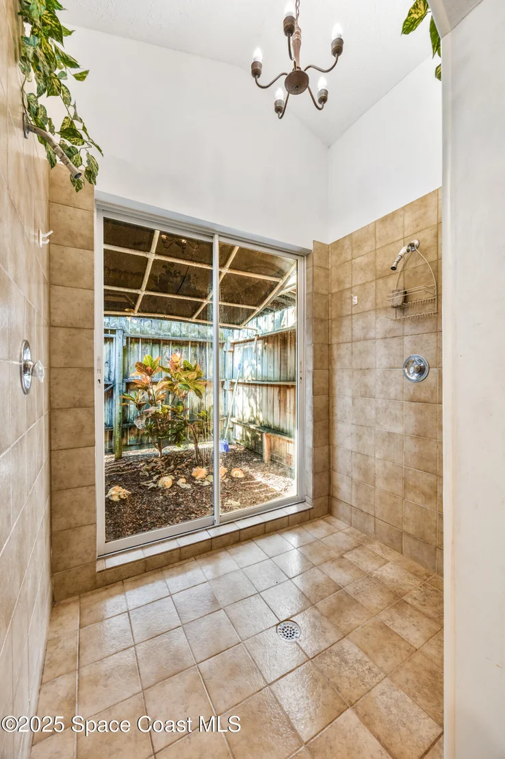 Photo of 1007 Pineapple Avenue NE