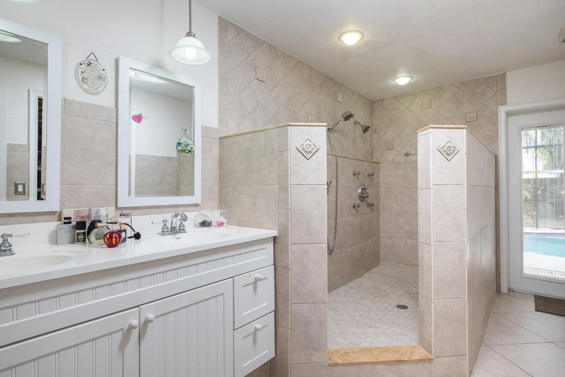 Photo of 4725 Riverside Road