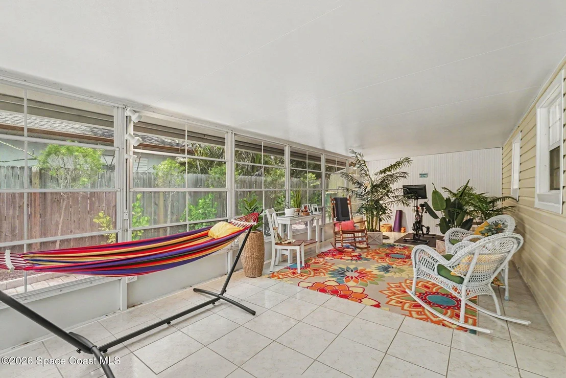 Photo of 565 Old Oak Street