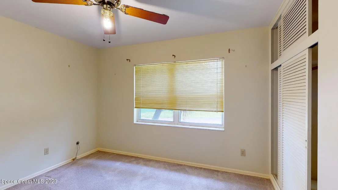Photo of 204 S Riverside Drive