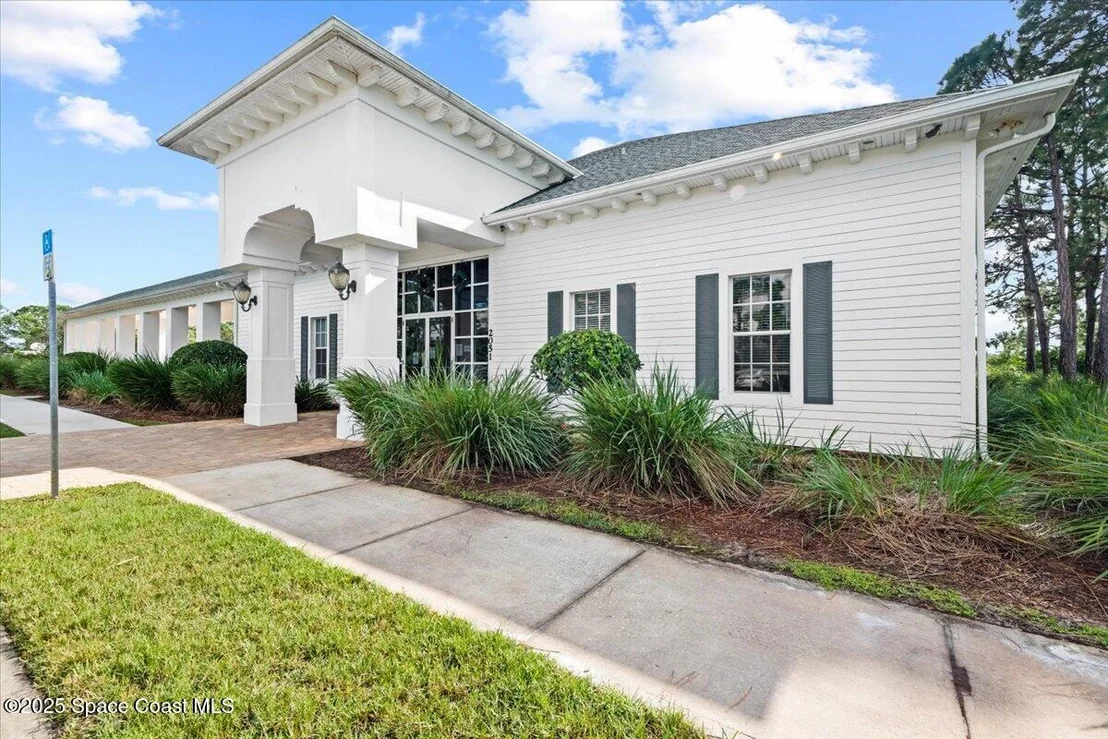 Photo of 2100 Windbrook Drive SE