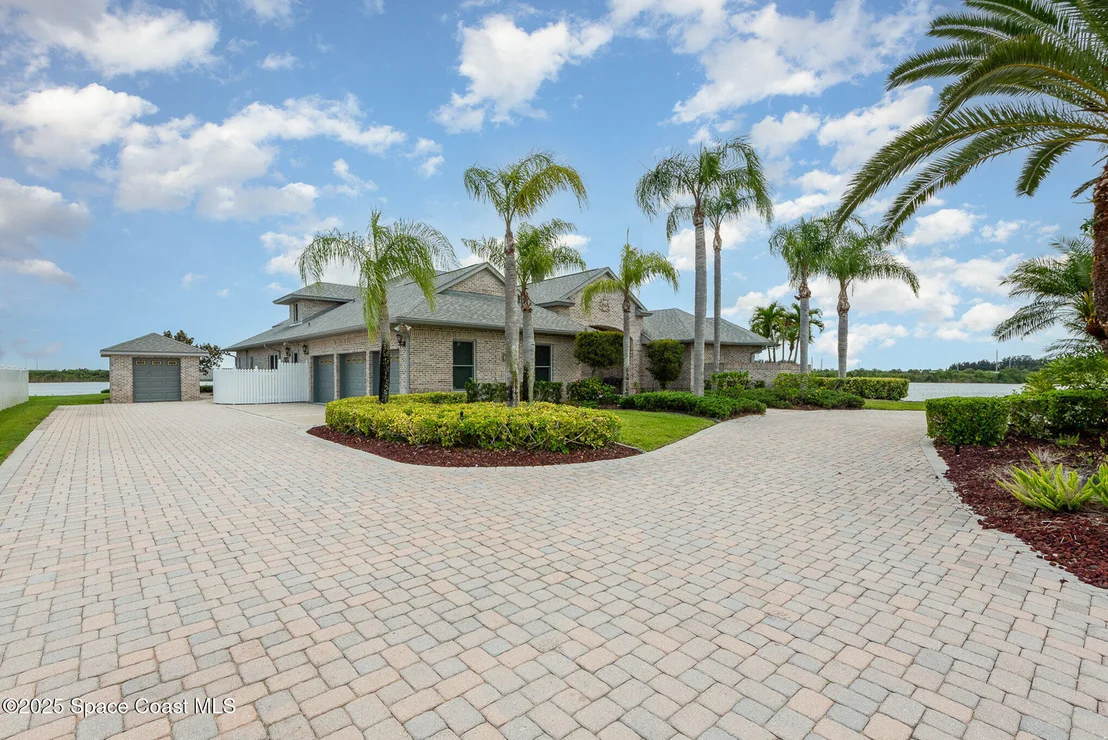 Photo of 1175 Tuckaway Drive