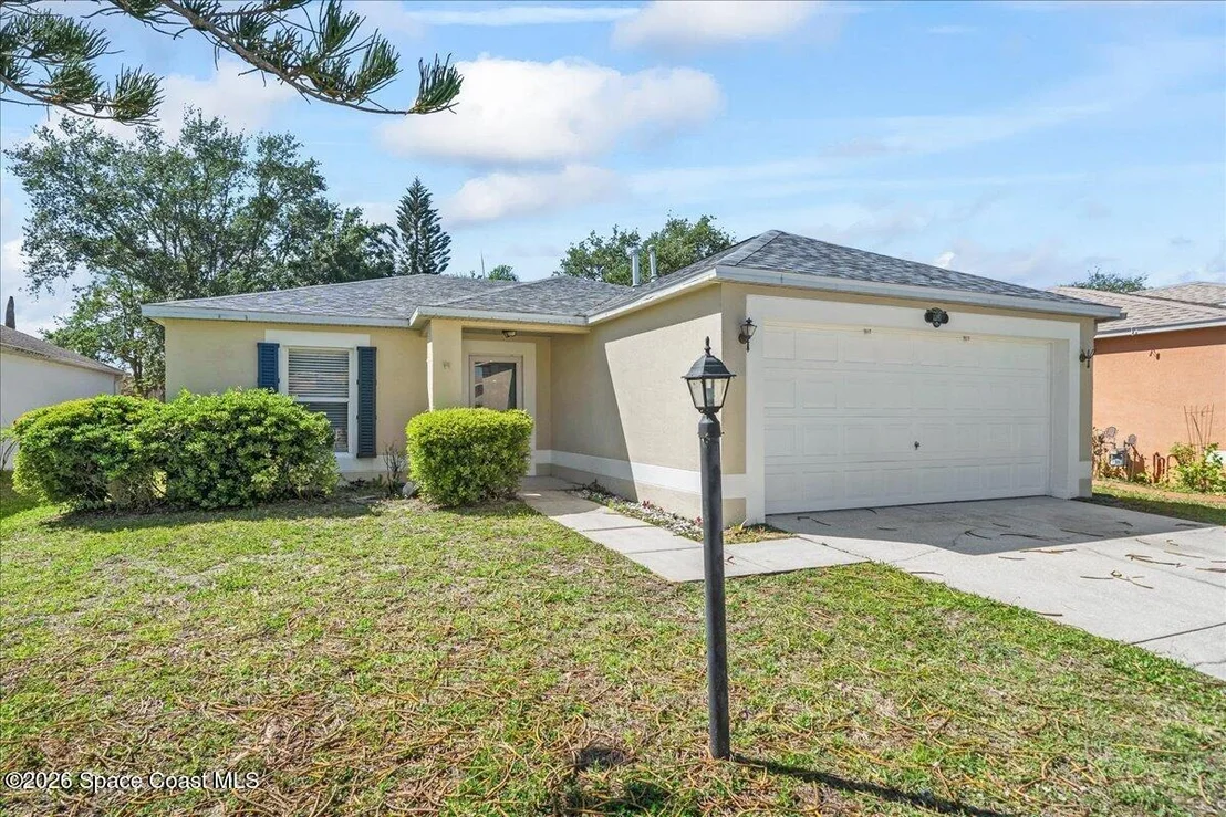 Photo of 1281 White Oak Circle
