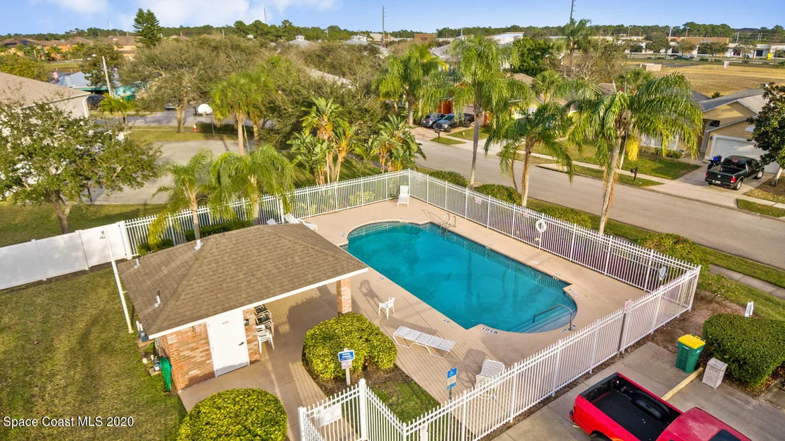 Photo of 1111 White Oak Circle
