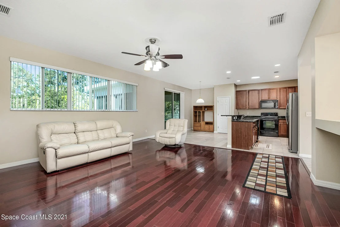 Photo of 3110 Eldron Boulevard SE