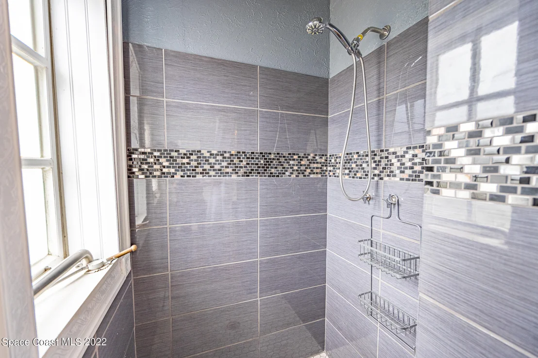 Photo of 102 Valencia Road