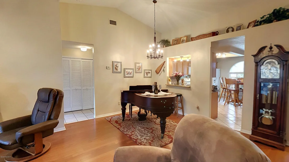 Photo of 1249 Lakeview Drive