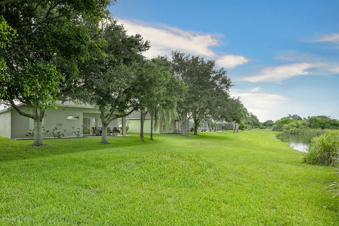 Photo of 895 Villa Drive