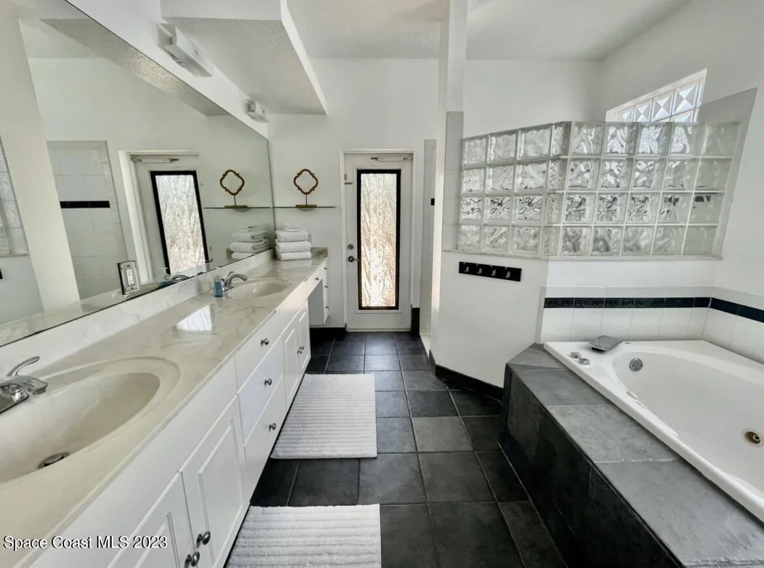 Photo of 48 Harbor Circle