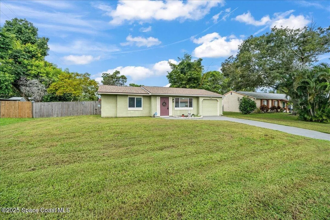 Photo of 712 Brevity Avenue NE