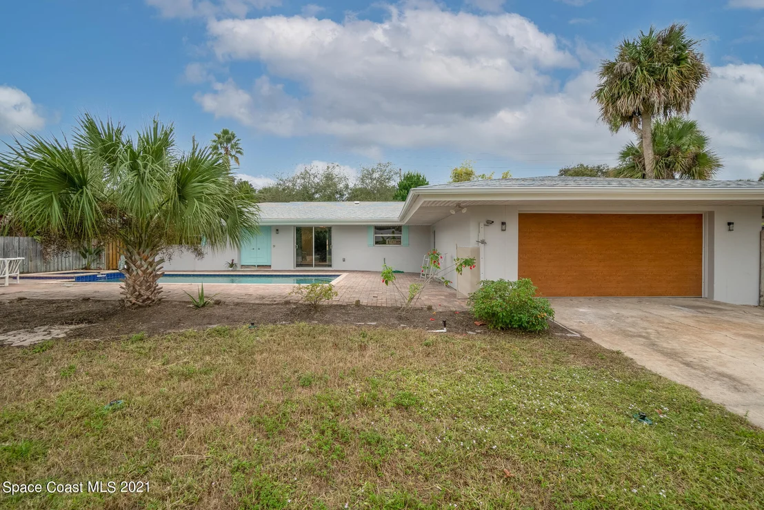 Photo of 555 Bahama Drive