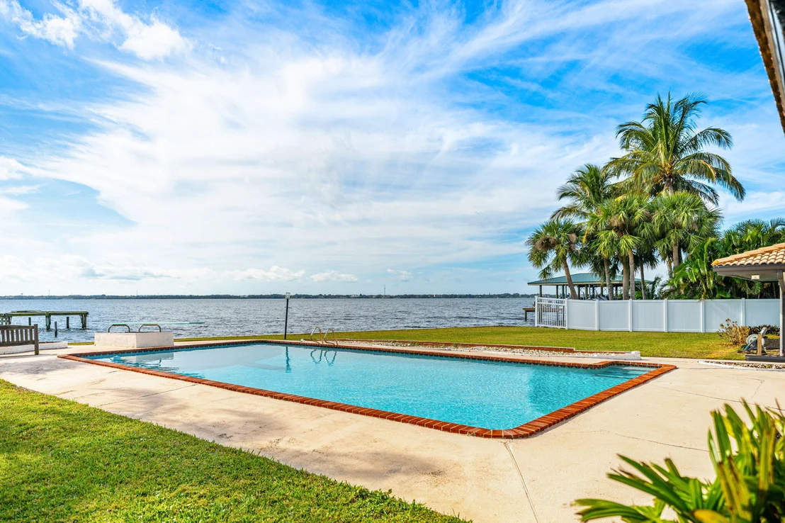 Photo of 100 Riverside Drive