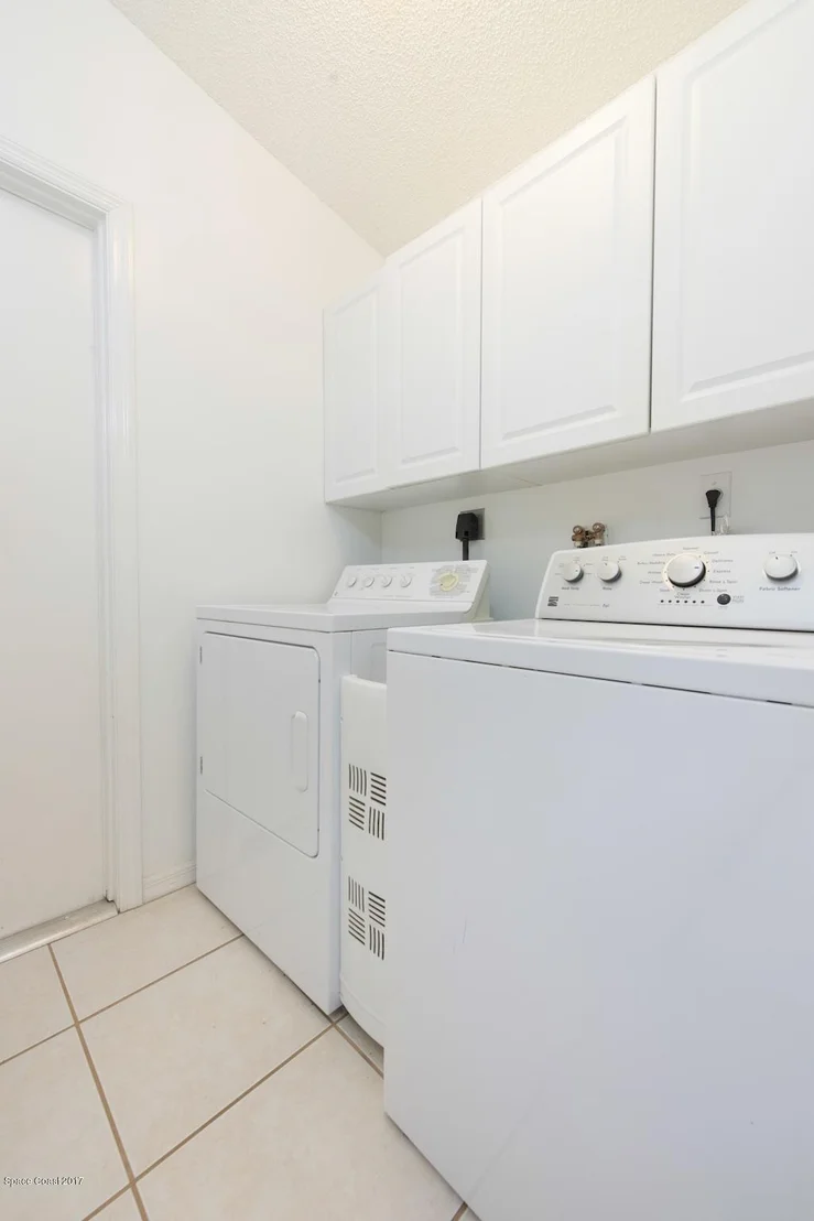 Photo of 976 Villa Drive