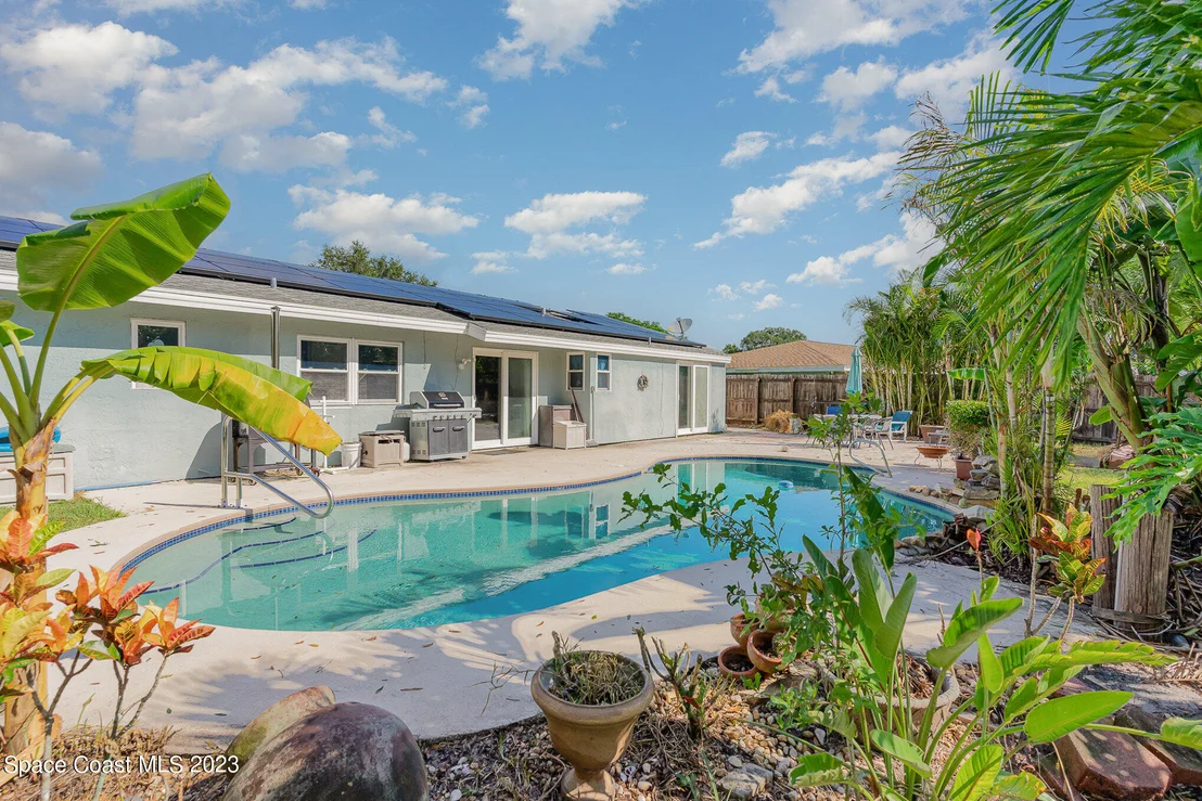 Photo of 1431 Mariposa Drive NE