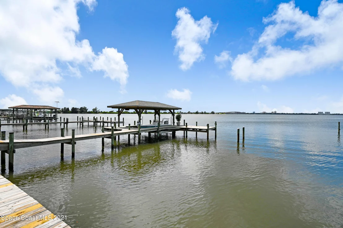 Photo of 600 N Riverside Drive