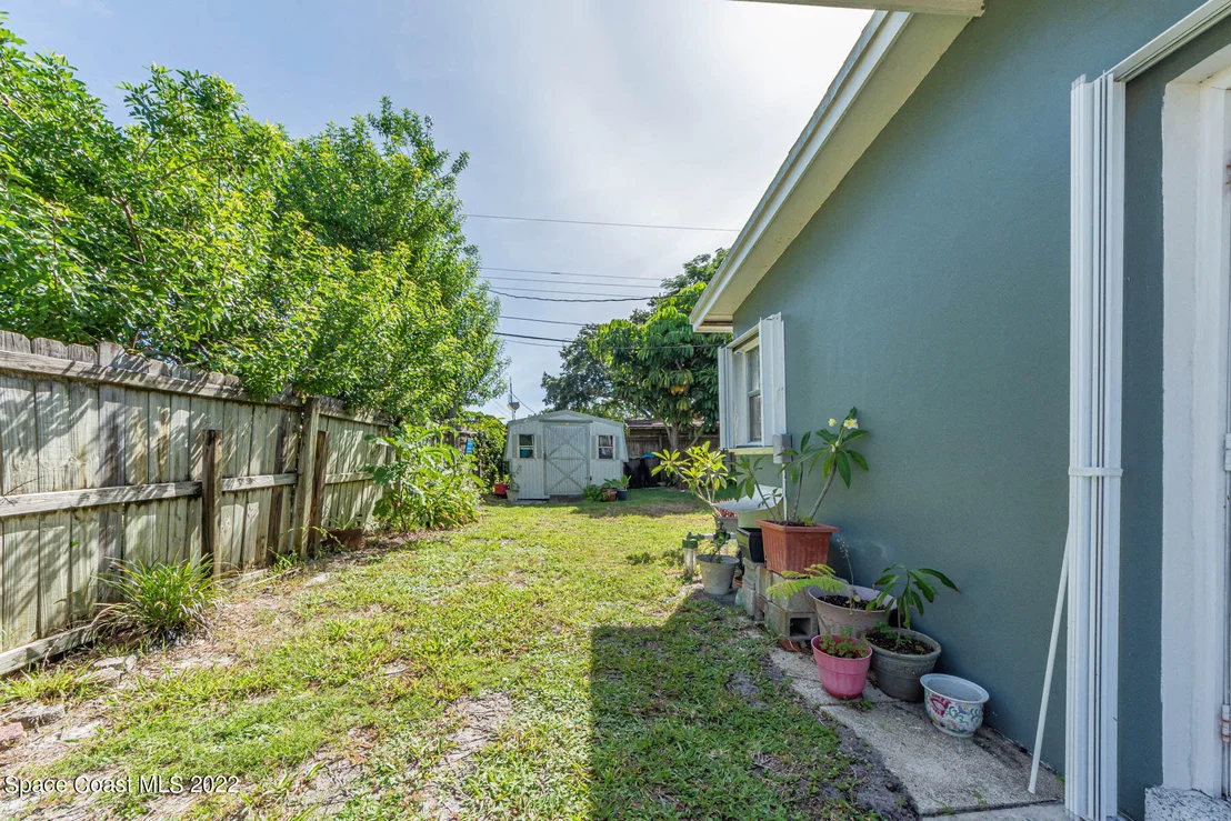 Photo of 931 Bianca Drive NE