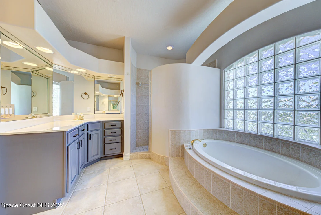 Photo of 334 Island Drive