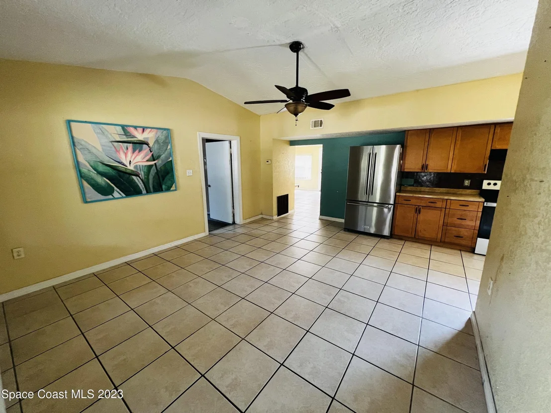 Photo of 305 Iris Street