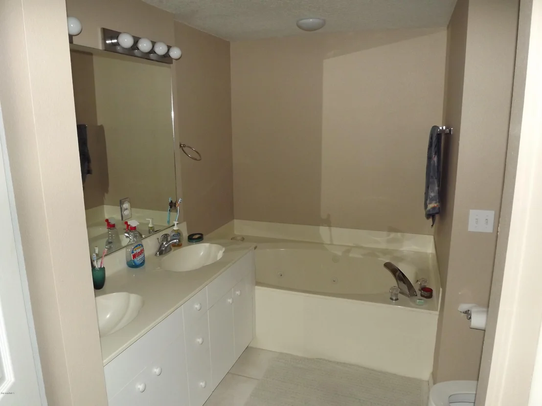 Photo of Unit 404 at 102 Riverside Drive