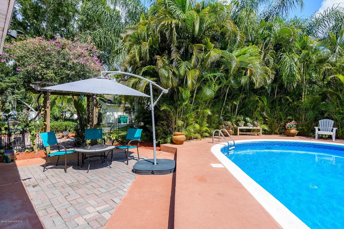 Photo of 1390 Hall Road