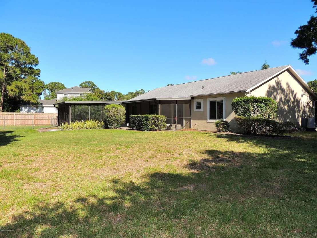 Photo of 1801 Laurel Oak Drive N