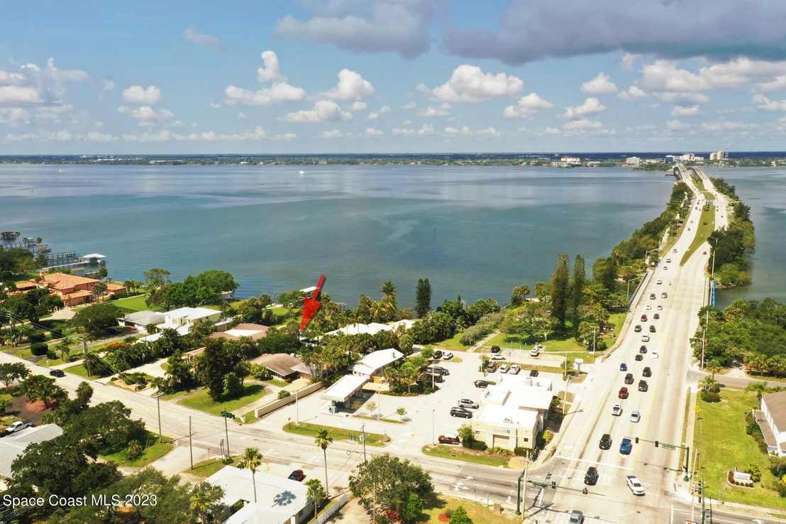 Photo of 204 S Riverside Drive