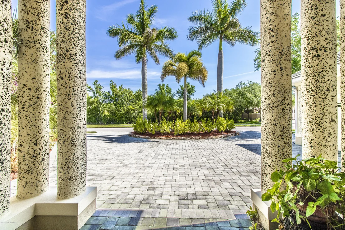 Photo of 814 Chatsworth Drive