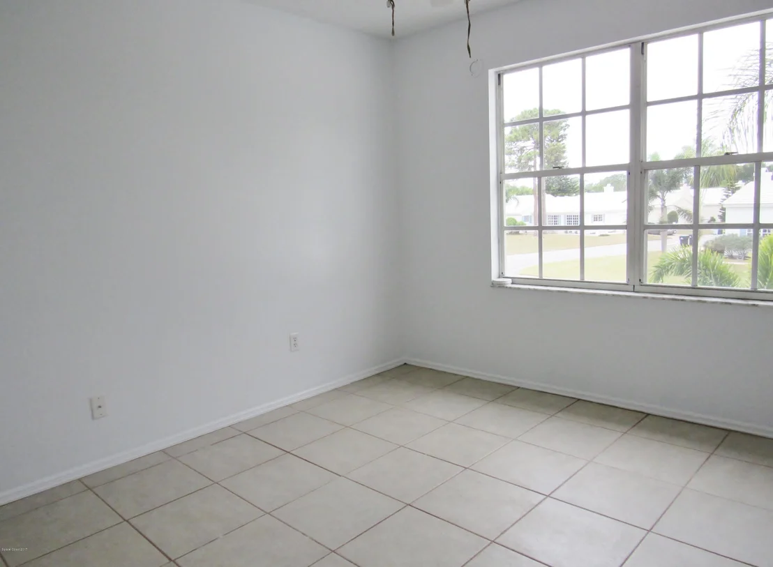 Photo of 969 NE Wateroak Drive