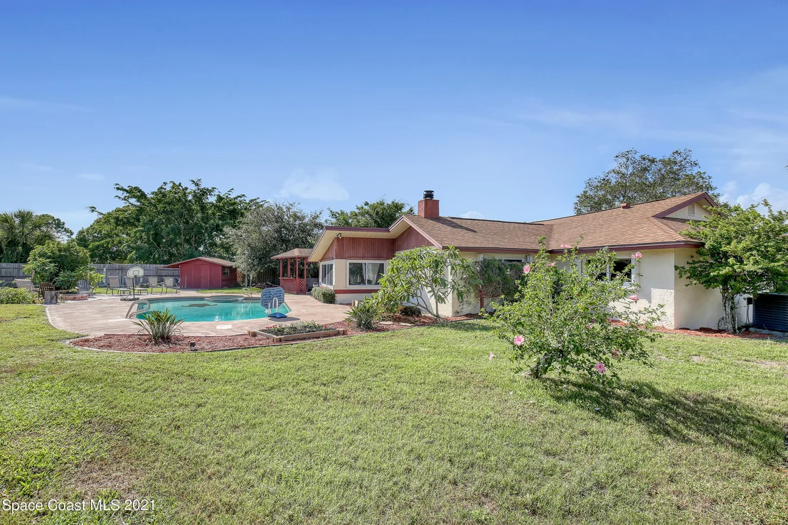 Photo of 1850 N Ontario Circle