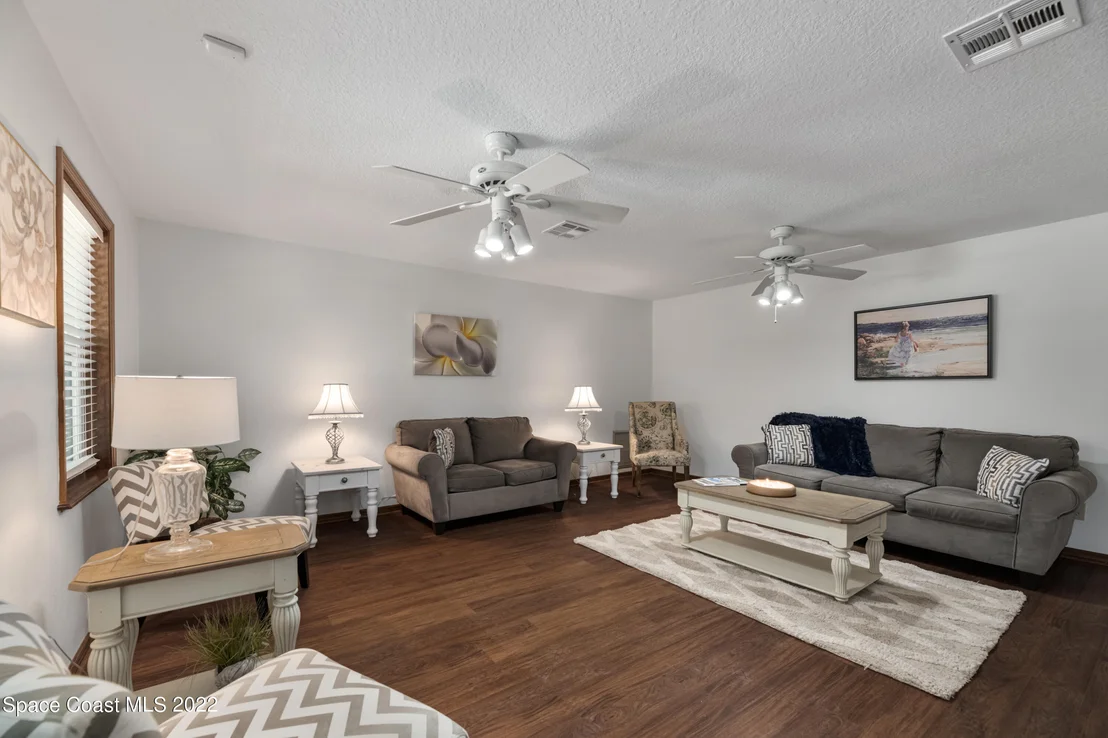 Photo of 3925 Milwaukee Avenue