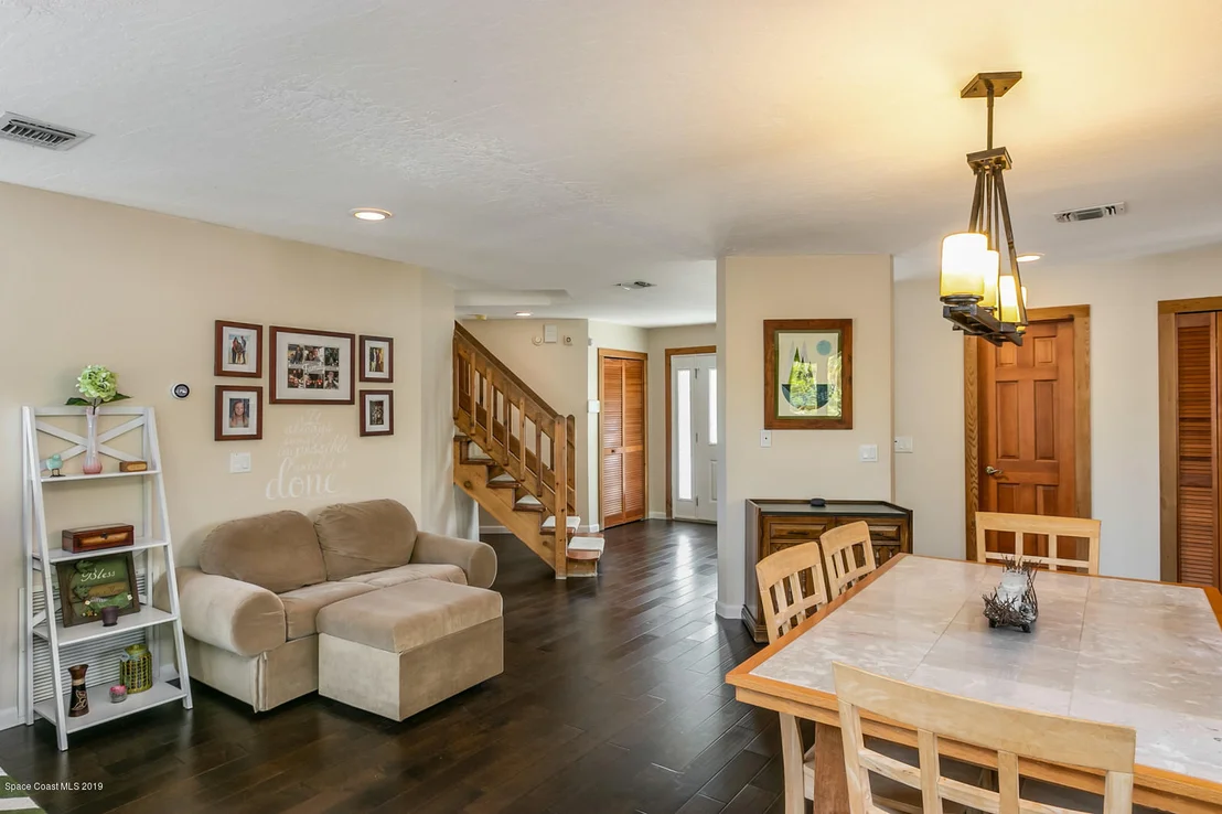 Photo of 981 Mandarin Drive NE