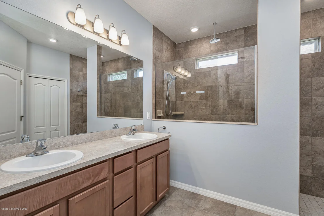 Photo of 1102 Morgan Circle NE