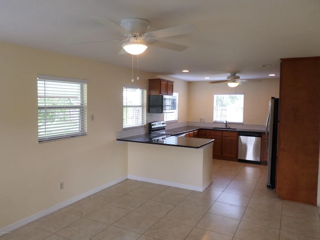 Photo of 1048 Illinois Road