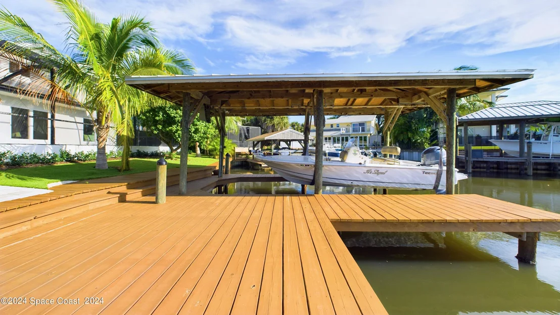 Photo of 396 Riverview Lane
