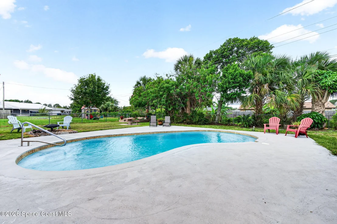Photo of 719 Bianca Drive NE