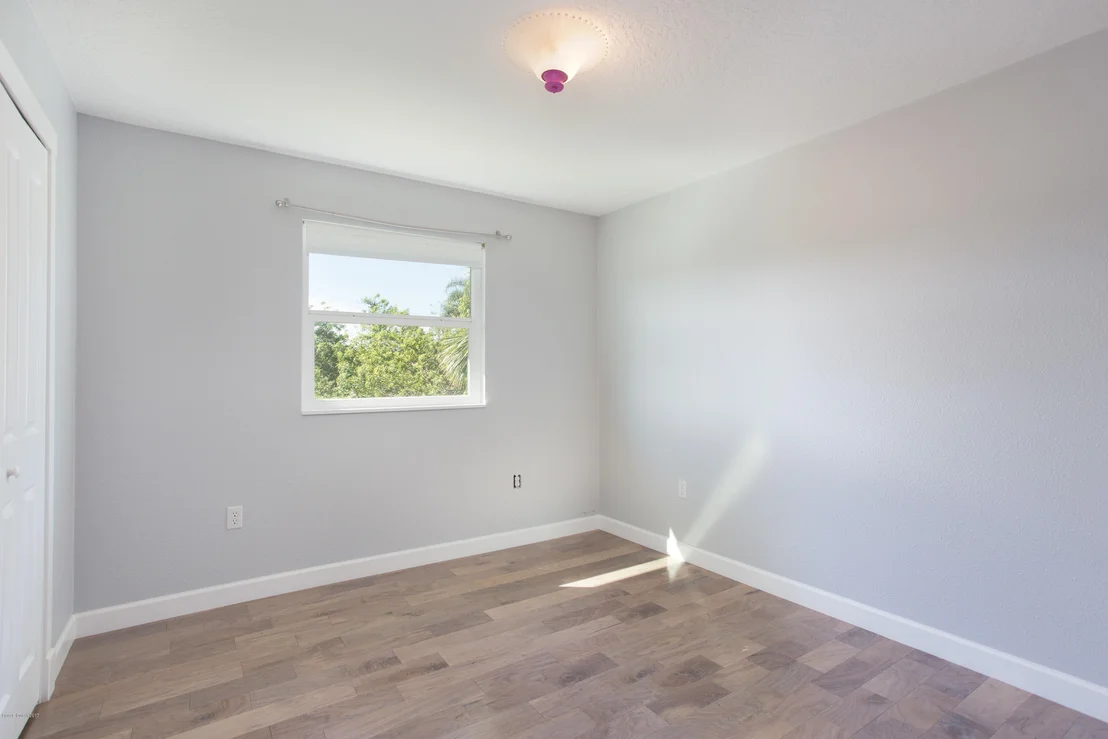 Photo of 834 Cardinal Road