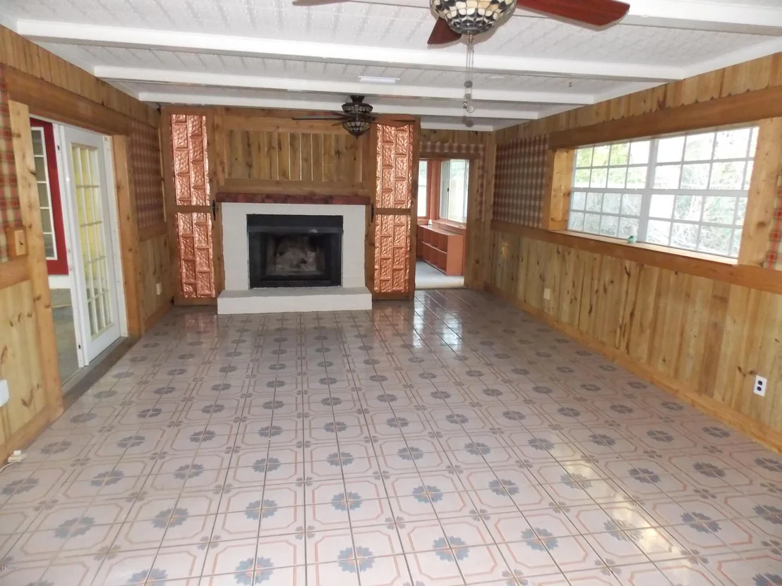Photo of 1702 Trimble Road