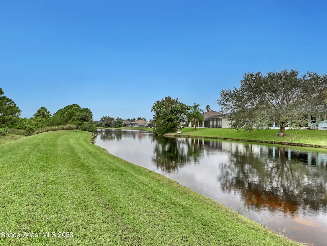 Photo of 904 Suntree Woods Drive